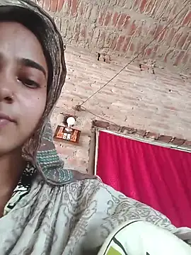 Snapshot of Simran_143 chatting on June 18, 9:14 am Simran 143 online show from June 18, 9:14 am