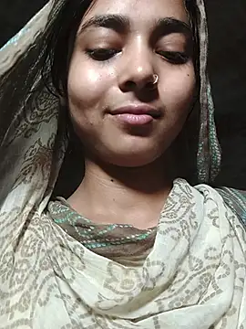 Snapshot of Simran_143 chatting on July 15, 4:23 pm Simran 143 online show from July 15, 4:23 pm
