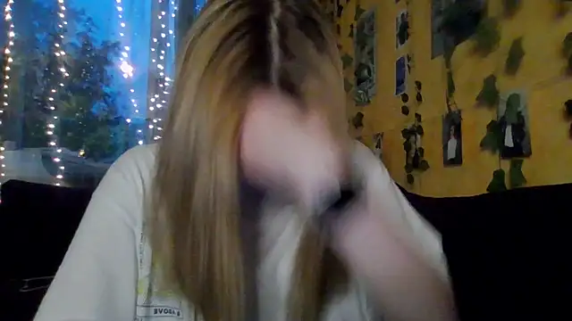 Snapshot of MilaPrecious chatting on July 7, 6:34 pm MilaPrecious online show from July 7, 6:34 pm