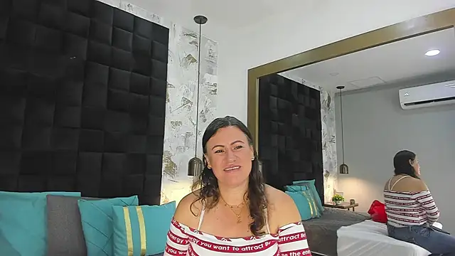Snapshot of CharlotteG_ chatting on July 29, 1:31 pm CharlotteG online show from July 29, 1:31 pm