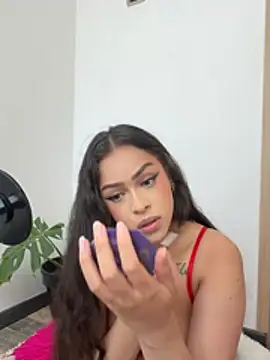 Snapshot of MilaHank chatting on July 7, 4:22 pm MilaHank online show from July 7, 4:22 pm