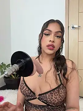 Snapshot of MilaHank chatting on July 8, 3:49 pm MilaHank online show from July 8, 3:49 pm