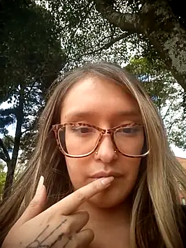 Snapshot of karla-giraldo1 chatting on July 21, 4:42 pm karla-giraldo1 online show from July 21, 4:42 pm