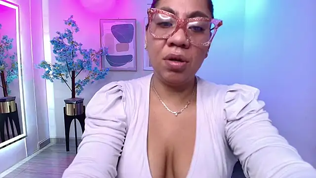 Snapshot of Silvana_lane chatting on July 25, 7:44 pm Silvana lane online show from July 25, 7:44 pm