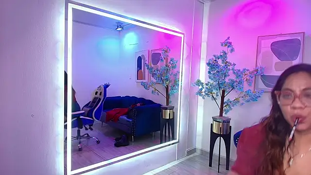 Snapshot of Silvana_lane chatting on July 28, 8:52 pm Silvana lane online show from July 28, 8:52 pm