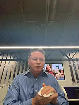 Snapshot of funandstuff chatting on July 30, 12:59 pm funandstuff online show from July 30, 12:59 pm