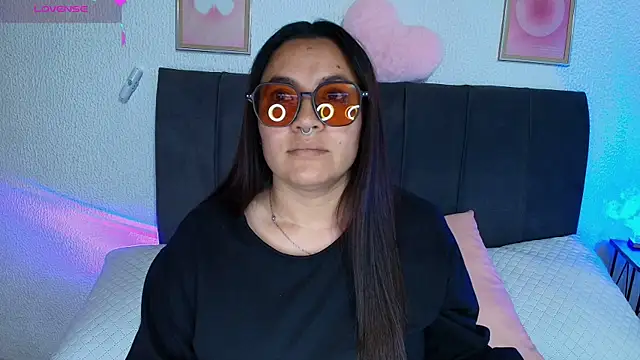 Snapshot of samm_curvy chatting on July 2, 11:22 pm samm curvy online show from July 2, 11:22 pm