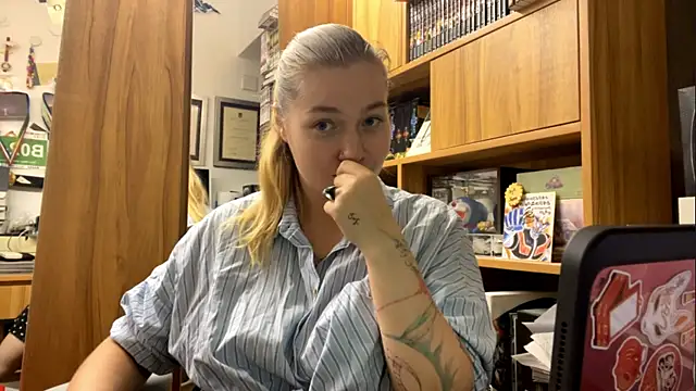 Snapshot of MamieVanderhurst chatting on June 19, 12:09 pm MamieVanderhurst online show from June 19, 12:09 pm