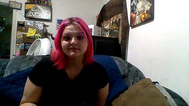 Snapshot of Elliebellie1 chatting on July 2, 7:42 pm Elliebellie1 online show from July 2, 7:42 pm