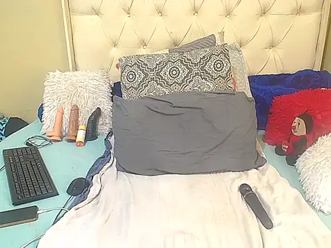 NoviaveeXXX online show from June 30, 8:21 pm
