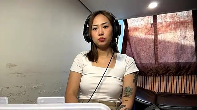 Snapshot of DungBillesbach chatting on June 21, 6:38 am DungBillesbach online show from June 21, 6:38 am