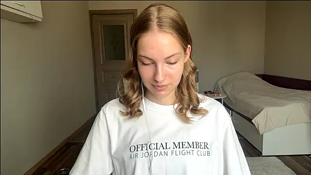 ElviaHoeffner online show from June 29, 6:30 am