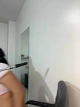 Snapshot of cherry_skinnyy_ chatting on August 8, 3:52 am cherry skinnyy online show from August 8, 3:52 am