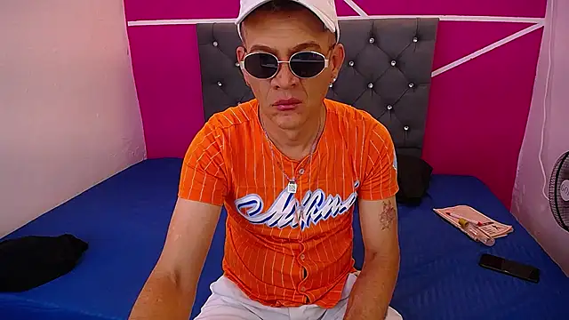 Snapshot of Cesirry_ chatting on August 6, 12:40 pm Cesirry online show from August 6, 12:40 pm