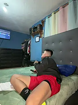 Snapshot of LatinoLeones chatting on July 19, 2:04 am LatinoLeones online show from July 19, 2:04 am