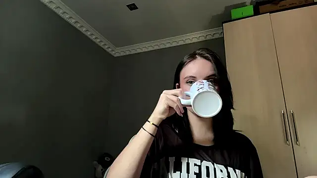 martinienjoyer online show from July 10, 9:23 am