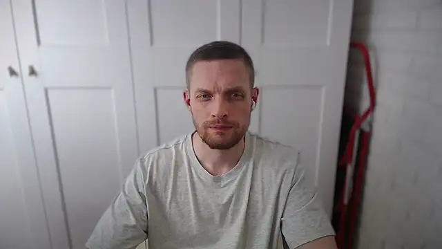 Snapshot of VelvetPaw chatting on June 22, 2:36 pm VelvetPaw online show from June 22, 2:36 pm