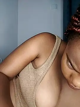 Snapshot of CurvyCharmsTush chatting on June 24, 12:31 am CurvyCharmsTush online show from June 24, 12:31 am
