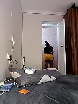 Snapshot of CurvyCharmsTush chatting on August 6, 9:22 am CurvyCharmsTush online show from August 6, 9:22 am