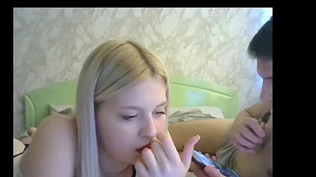 Snapshot of sweet_Velmira chatting on June 26, 9:25 am sweet Velmira online show from June 26, 9:25 am