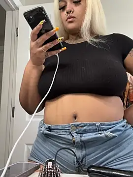 Snapshot of sweet_cataleya12 chatting on July 6, 3:03 pm sweet cataleya12 online show from July 6, 3:03 pm