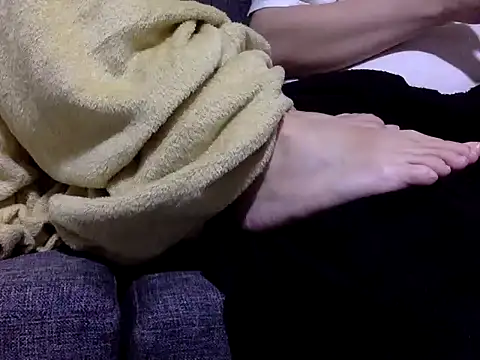 feetlilly online show from June 23, 2:09 am