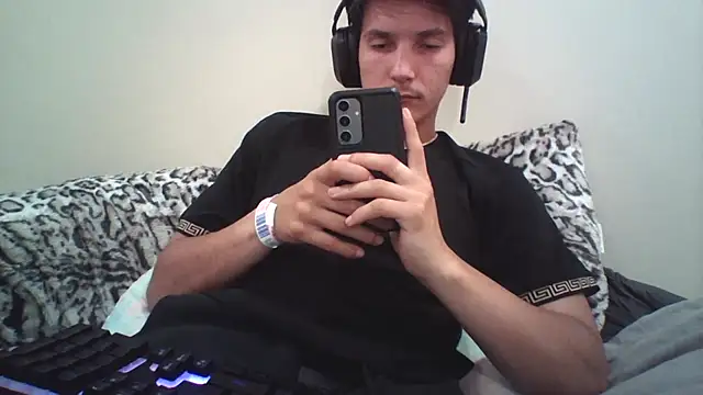 Snapshot of Nicks10in chatting on July 6, 3:36 am Nicks10in online show from July 6, 3:36 am