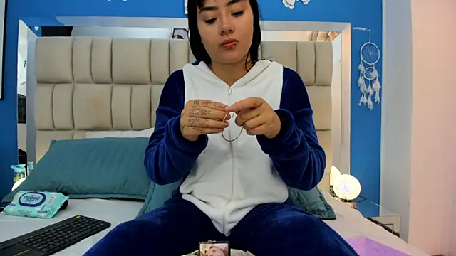 Snapshot of Luna_black19 chatting on June 24, 12:26 pm Luna black19 online show from June 24, 12:26 pm