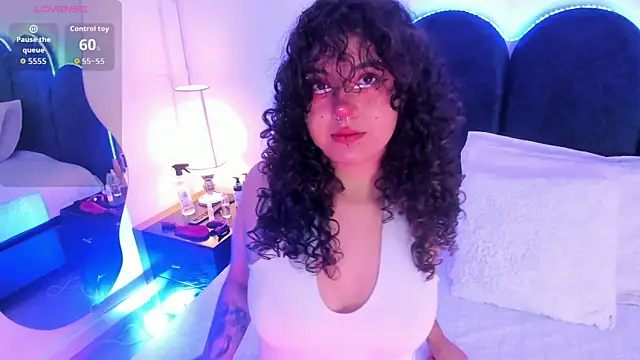 Snapshot of __Izumii__ chatting on August 2, 2:15 pm Izumii online show from August 2, 2:15 pm