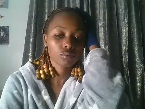 Prettyquueen online show from June 27, 11:43 pm