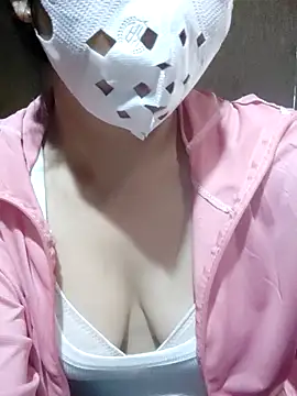 Snapshot of Hiha-nn chatting on June 24, 11:37 pm Hiha-nn online show from June 24, 11:37 pm
