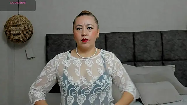 Snapshot of vera__lux chatting on August 3, 12:54 pm vera lux online show from August 3, 12:54 pm