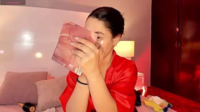 Snapshot of Emily_robertss1 chatting on August 5, 1:03 pm Emily robertss1 online show from August 5, 1:03 pm