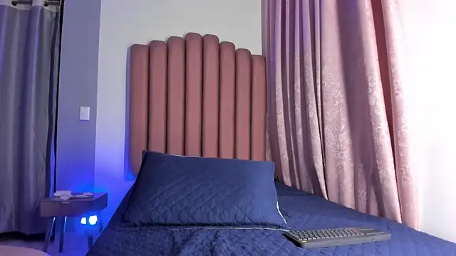 Snapshot of Nicola_D_Angelo chatting on July 24, 10:19 pm Nicola D Angelo online show from July 24, 10:19 pm