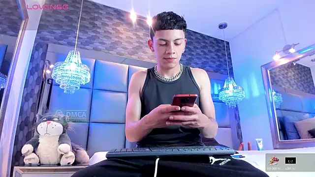 Snapshot of Mike_Hung chatting on June 25, 8:46 pm Mike Hung online show from June 25, 8:46 pm