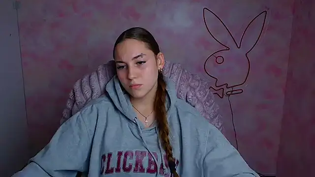 Snapshot of Holly_Mooon_ chatting on July 7, 7:23 am Holly Mooon online show from July 7, 7:23 am