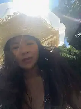 Snapshot of ellas-sun chatting on July 2, 3:23 am ellas-sun online show from July 2, 3:23 am