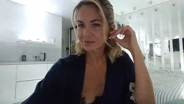 Lorinamo online show from July 9, 8:13 pm
