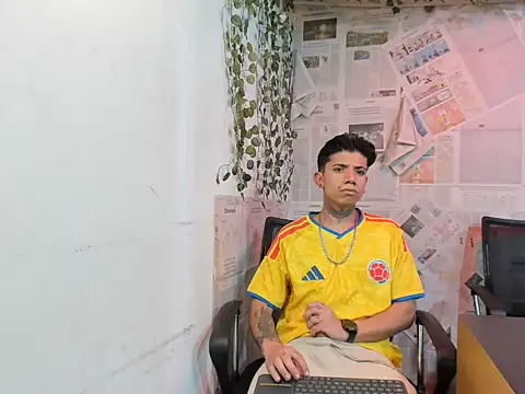 Brandon 05  online show from July 7, 7:29 pm
