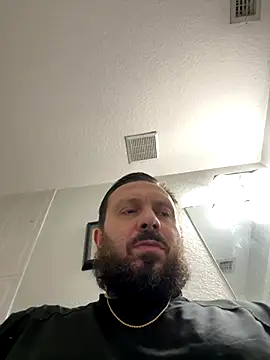 Snapshot of HotMiamiGuy chatting on November 4, 4:22 am HotMiamiGuy online show from November 4, 4:22 am