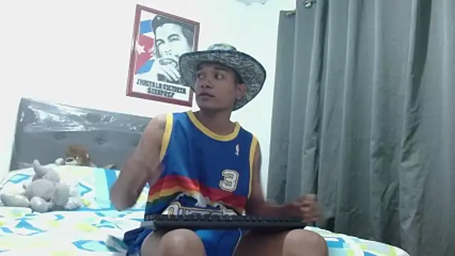 Snapshot of bronx_11in chatting on June 27, 1:54 am bronx 11in online show from June 27, 1:54 am