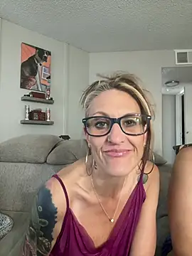 Snapshot of JamiesHardBoy chatting on July 7, 11:53 pm JamiesHardBoy online show from July 7, 11:53 pm