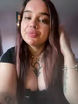 Snapshot of sabrinaslut chatting on July 8, 8:24 pm sabrinaslut online show from July 8, 8:24 pm
