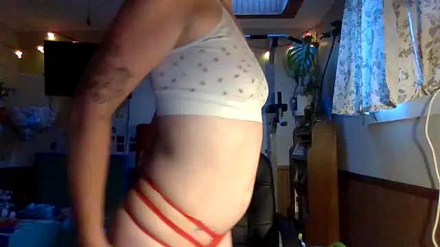 Snapshot of lillexxxylover chatting on July 4, 12:50 am lillexxxylover online show from July 4, 12:50 am