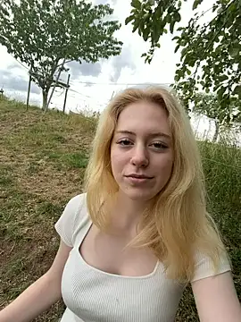 CarlottaRose online show from July 1, 12:40 pm