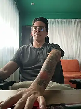 Snapshot of Andy_n_cat chatting on July 1, 10:42 pm Andy n cat online show from July 1, 10:42 pm