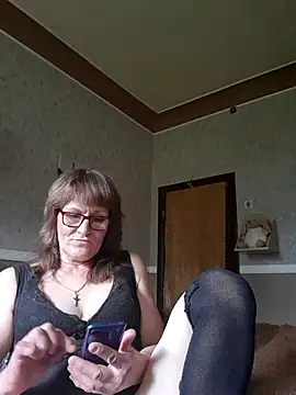 Snapshot of Manulenok chatting on July 4, 10:10 am Manulenok online show from July 4, 10:10 am