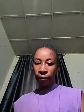 Snapshot of Prettypetit chatting on July 3, 1:06 pm Prettypetit online show from July 3, 1:06 pm