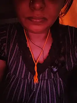 Snapshot of OfficialYazhiniStar chatting on July 19, 5:33 am OfficialYazhiniStar online show from July 19, 5:33 am