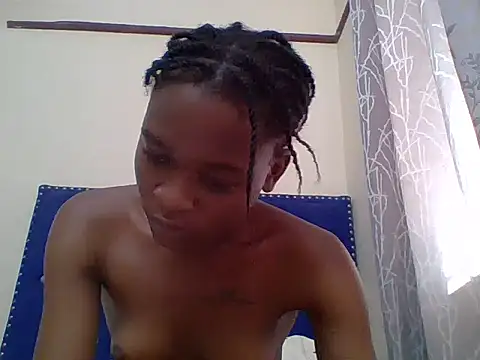 Snapshot of petitedesire-7 chatting on July 28, 6:09 am petitedesire-7 online show from July 28, 6:09 am
